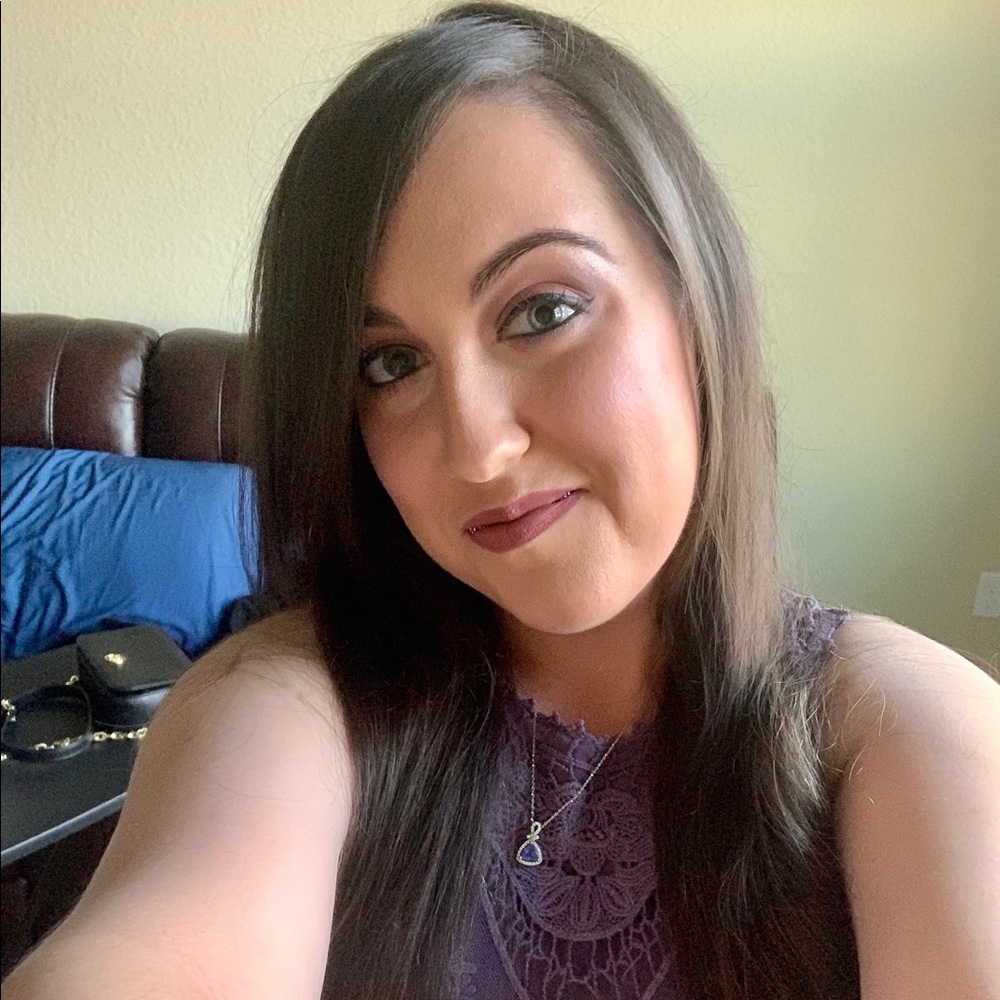Meet your Posher, Selene